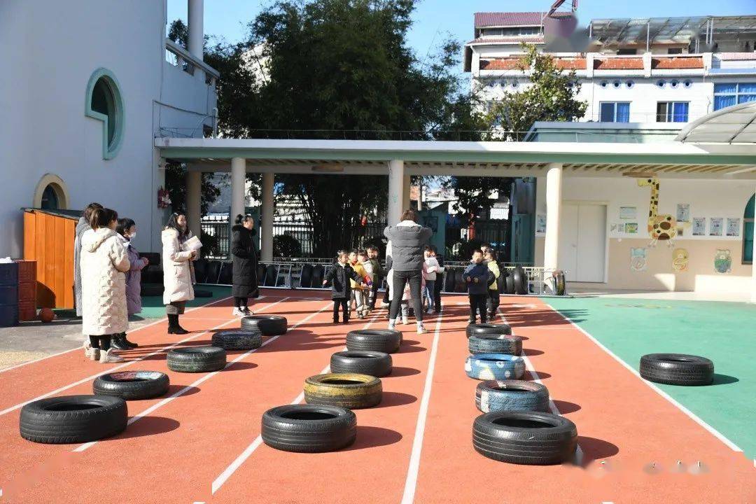 亮风采,促成长——云和县实验幼儿园开展保育员展示课活动_语言