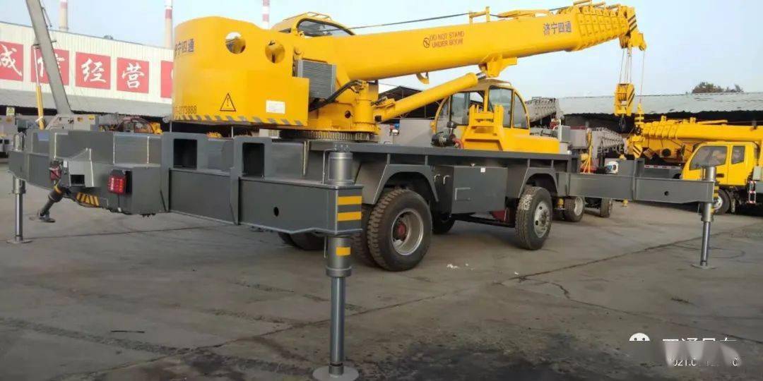 自制吊车整机布置优化主要承载构件受力更合理