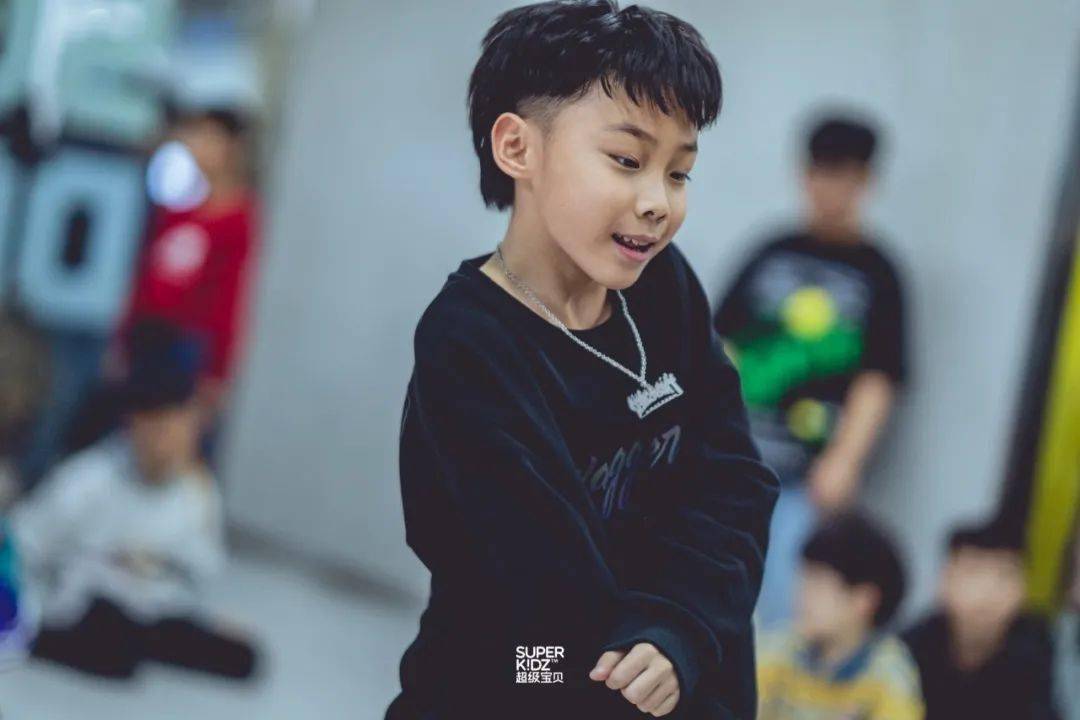 这是谁家的街舞小霸王