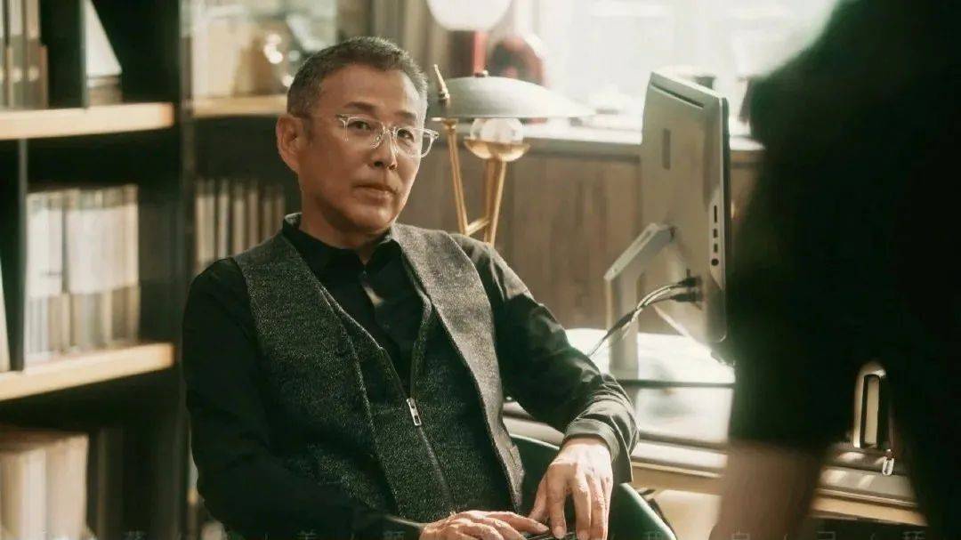 《流金岁月》火了,陈道明再上热搜:世人多媚骨,唯有君如故