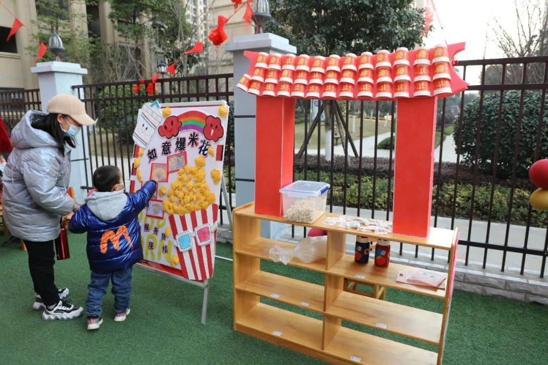 烤肠,八宝粥,汤圆,爆米花,冰糖葫芦,棉花糖.