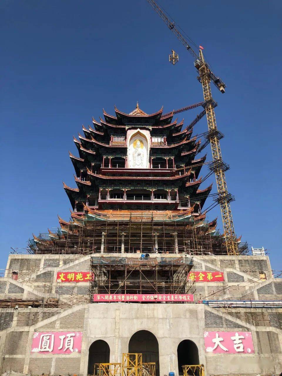 江阴市民族宗教事务局李放副局长莅临君山寺检查圆通阁安全生产工作