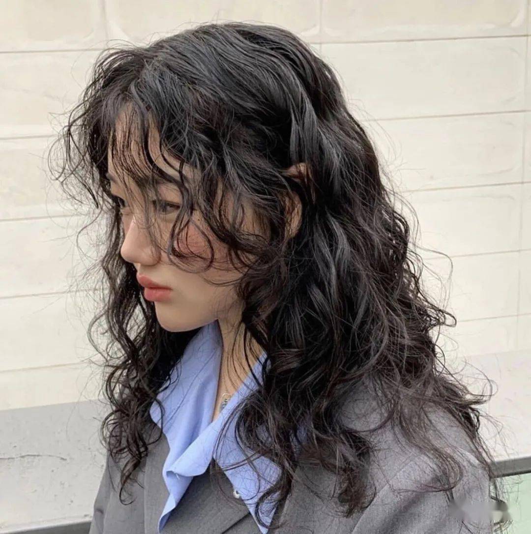 看着就很冬天的羊毛烫发型