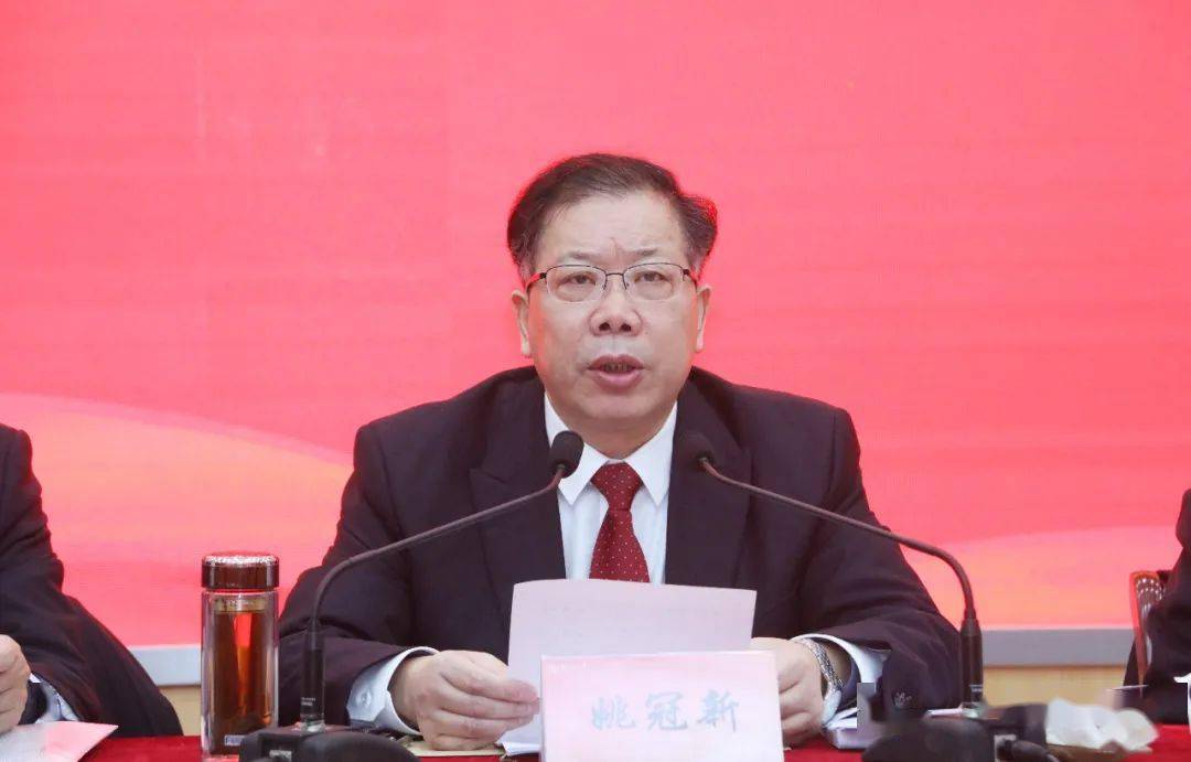 校党委书记姚冠新▲校长焦新安下面小编带你一起了解校三届五次全委