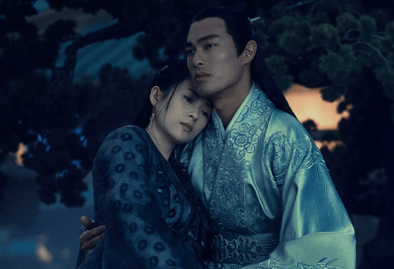 体态婀娜,眉目清秀,依稀仍有当年玉娇龙的倔强.