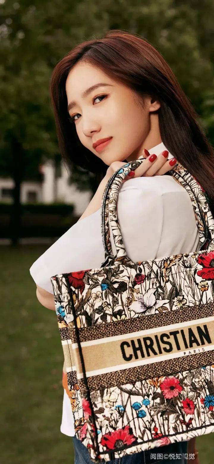 美女明星写真图集,时尚气质,值得关注!