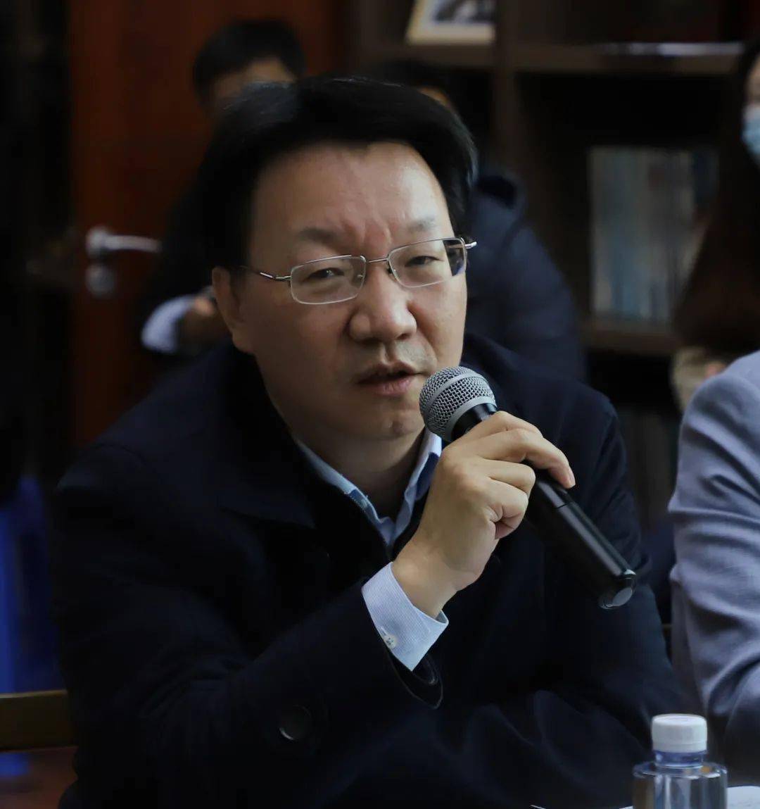 吴立新院士主持座谈及评议环节