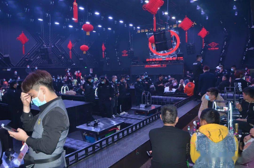 昨晚合浦警方统一部署对辖区酒吧等娱乐场所进行集中清查
