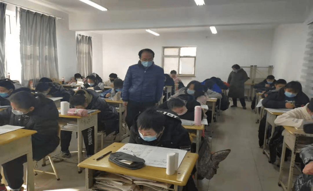 市二十三中圆满完成各教学点期末考试工作_监考