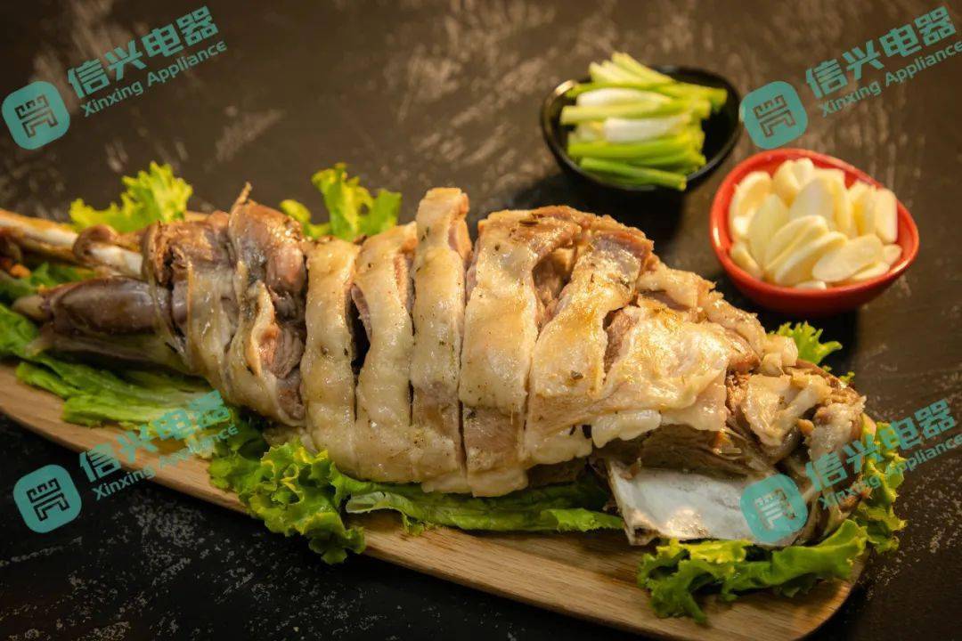 蒸烤箱美味一道神奇的汗蒸羊腿过年待客必备它味道超惊艳