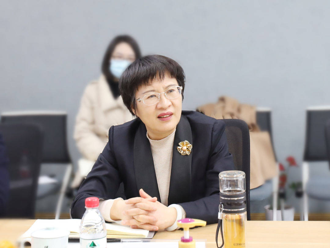 园区动态区人大常委会主任裘超调研信息港企业微医歌礼