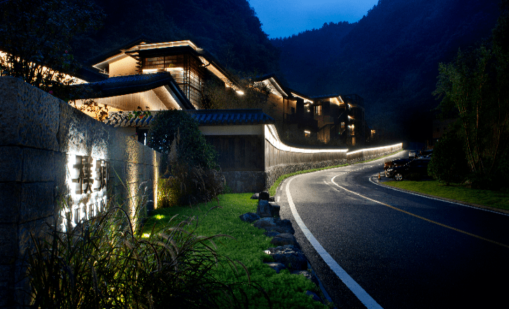 深山之处是"朴乡",在重庆卧龙潭寻一处温泉秘境_金佛山