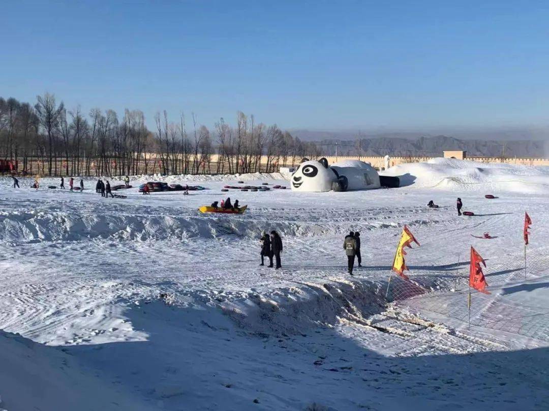 據瞭解,目前金昌的滑雪場主要有:永昌南壩滑雪場,永昌驪靬古城冰雪大