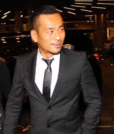 离世后,家产分割已经落下帷幕,可战争却远没有停止,当年赌王与叶汉