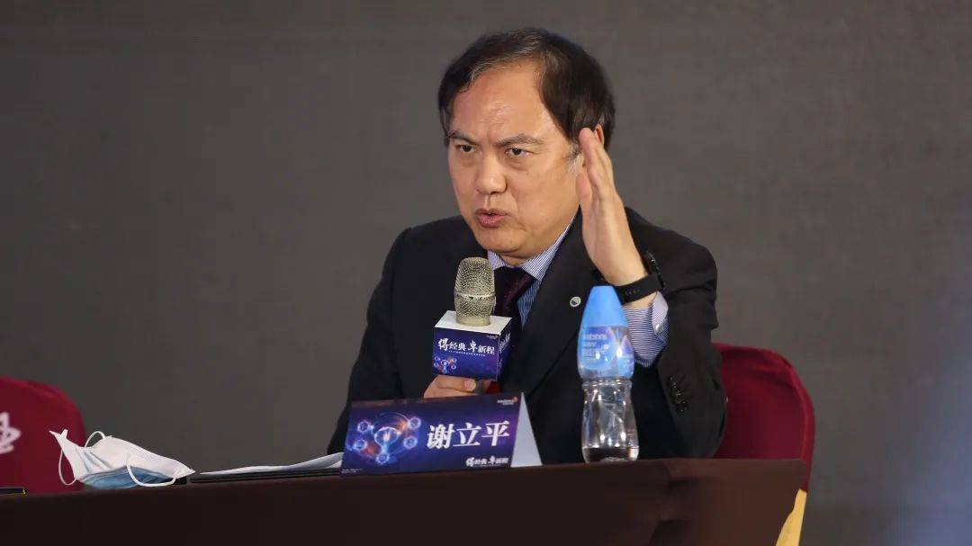 谢立平教授和中华医学会泌尿外科分会委员,安徽医科大学第一附属医院