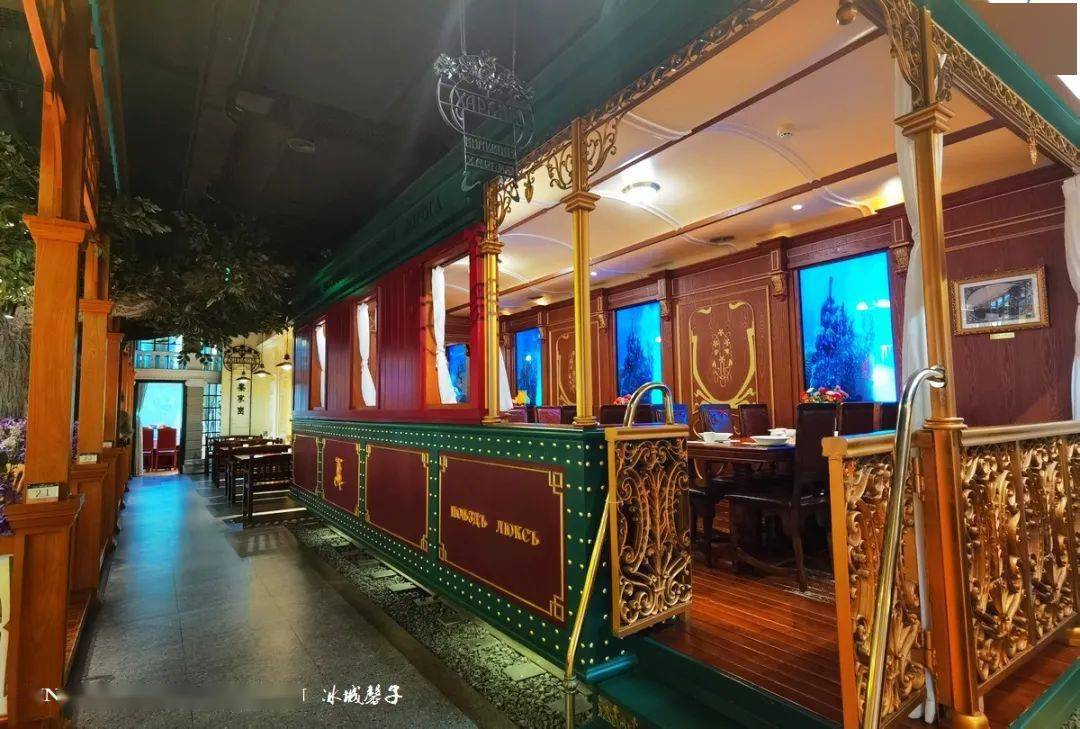 从颐园街1号的阳光厅到百年老榆树绿荫下的俄式木制廊亭,从百年前的