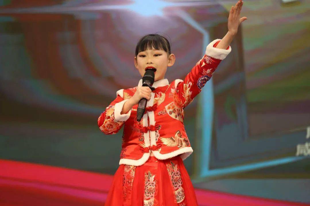 远方的家主持人名单 ccb2d2bd25744e6595a04fd3e7674ae5.jpeg