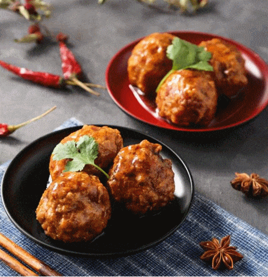 熟醉蟹,狮子头,咸鸡,酱鸭,香烤牛肉丝