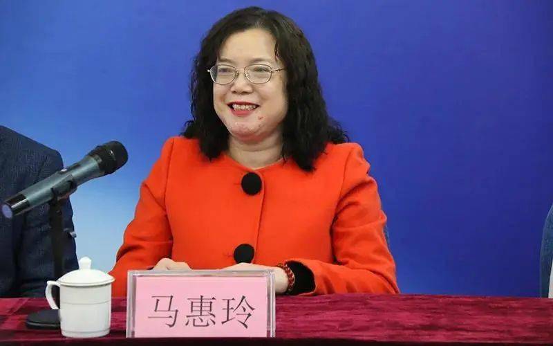 国际汉学院副院长马惠玲向云端师生介绍了项目的课程