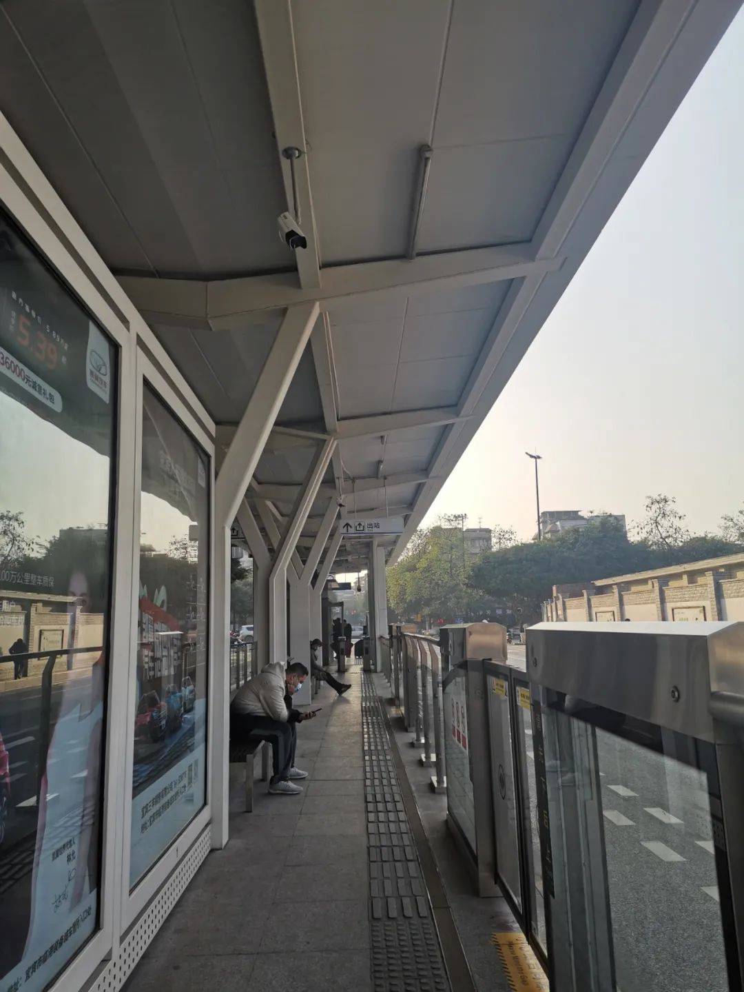 宜宾智轨运行一年,从"不被看好"到"真香"?网友这样说._地铁