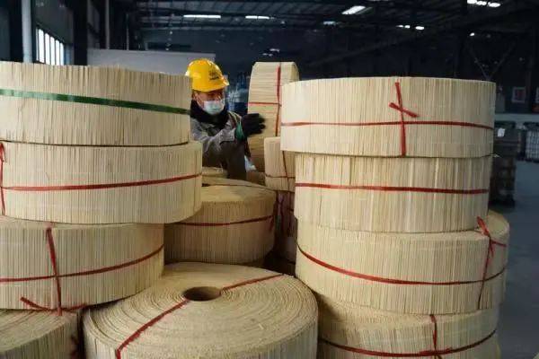 重庆北碚:西南地区首个竹缠绕复合管道生产基地投产
