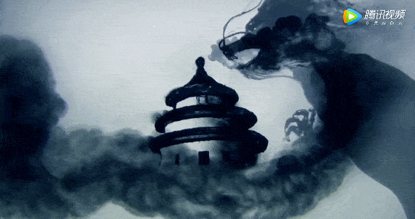 而且用墨水要用什么墨水呢,他先后用过写毛笔字的墨水,圆珠笔墨水