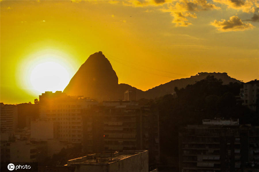 巴西糖面包山日出时分美丽如画