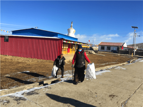 阿坝县贾洛镇开展百日爱卫活动