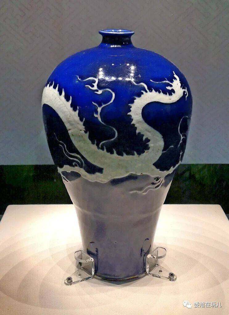霁蓝釉白龙纹梅瓶_扬州博物馆