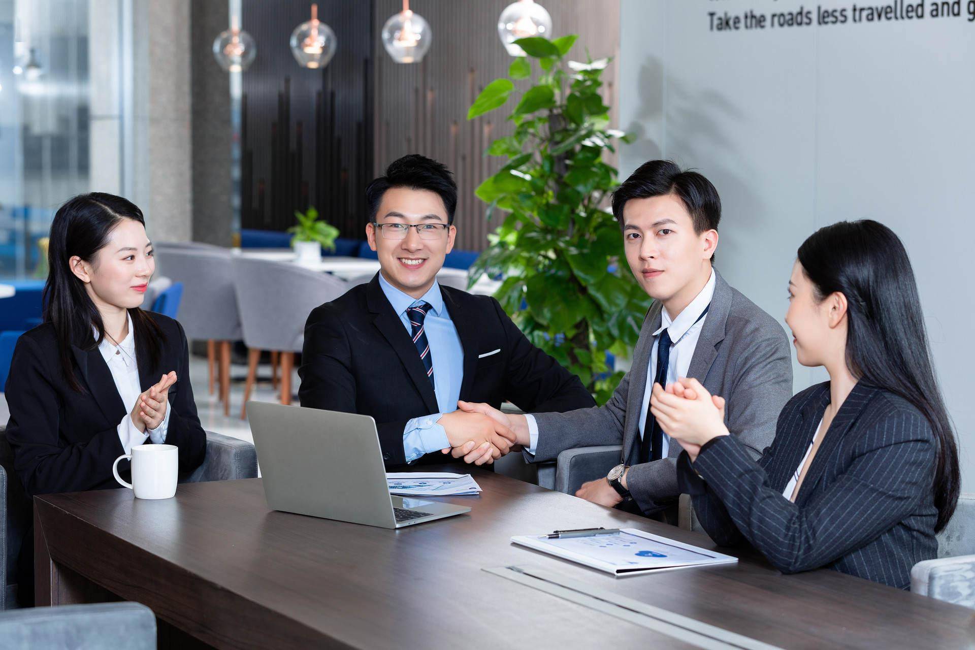 谈判过程常识:以退为进的姿态能让对方让步以退为进,在很多商务谈判中