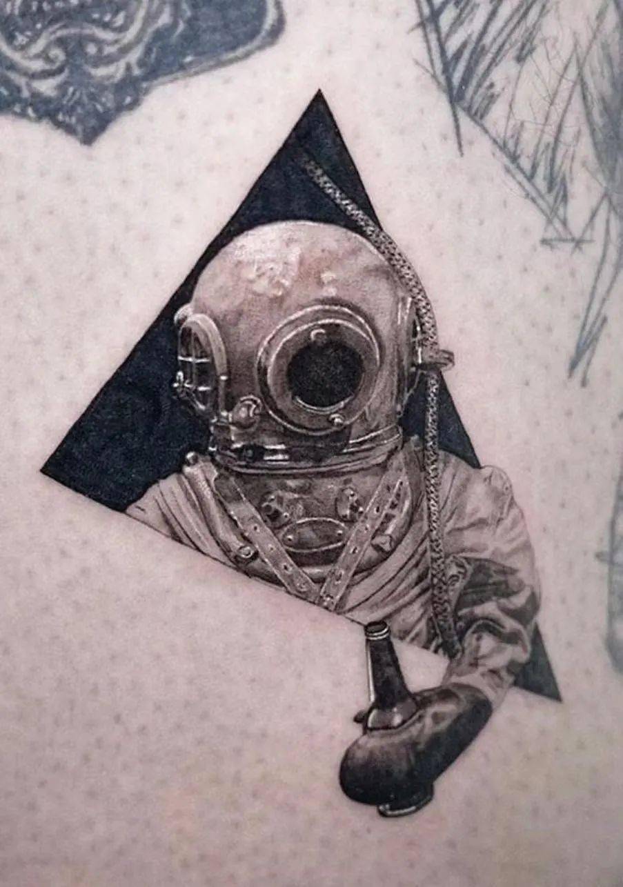 探索海底世界的潜水员纹身