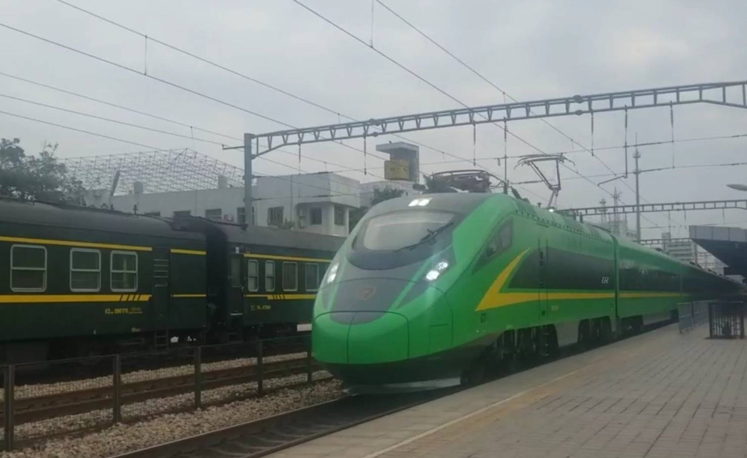 d728次恢复在惠州站停靠,这是京九铁路惠州站停靠的第一趟d字头动车组