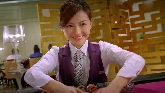 扑克王杰少玩德州扑克怪态百出给女荷官都整笑了