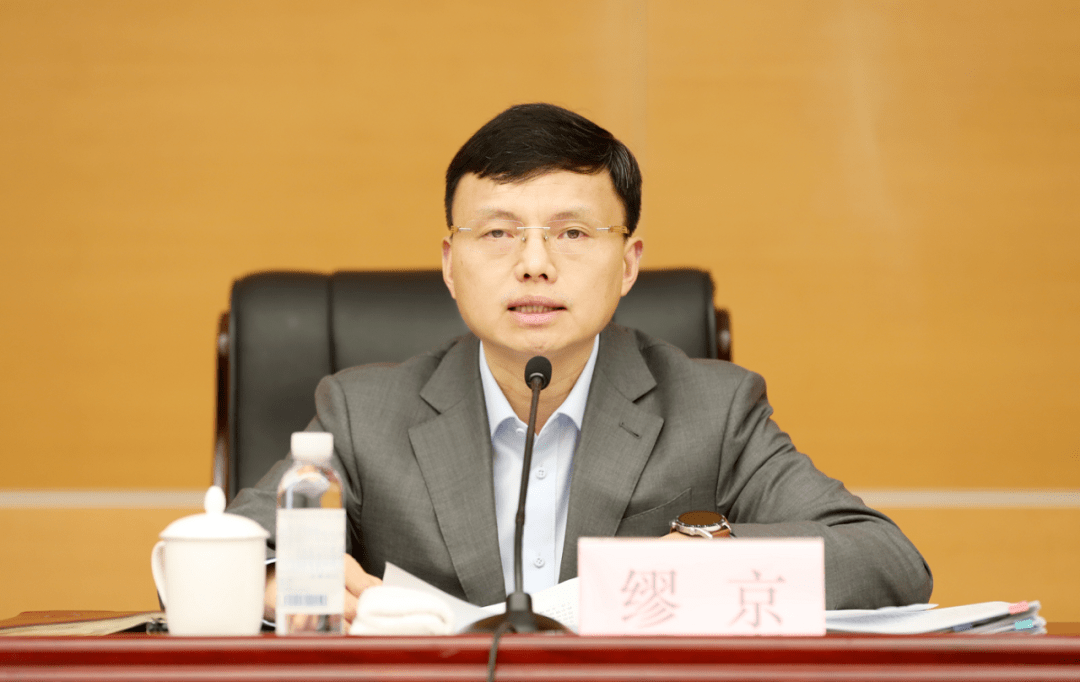 共同守护崇明一方平安区疫情防控工作领导小组扩大会议举行