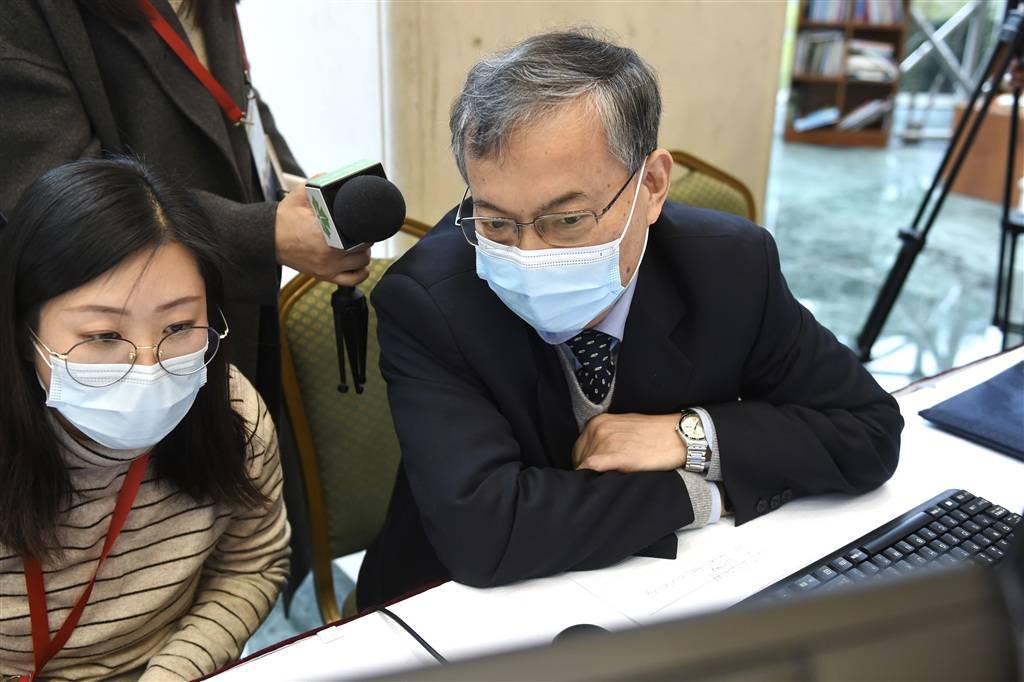 超大城市如何缓解交通拥堵张道根委员优先发展公共交通引导管控私家车