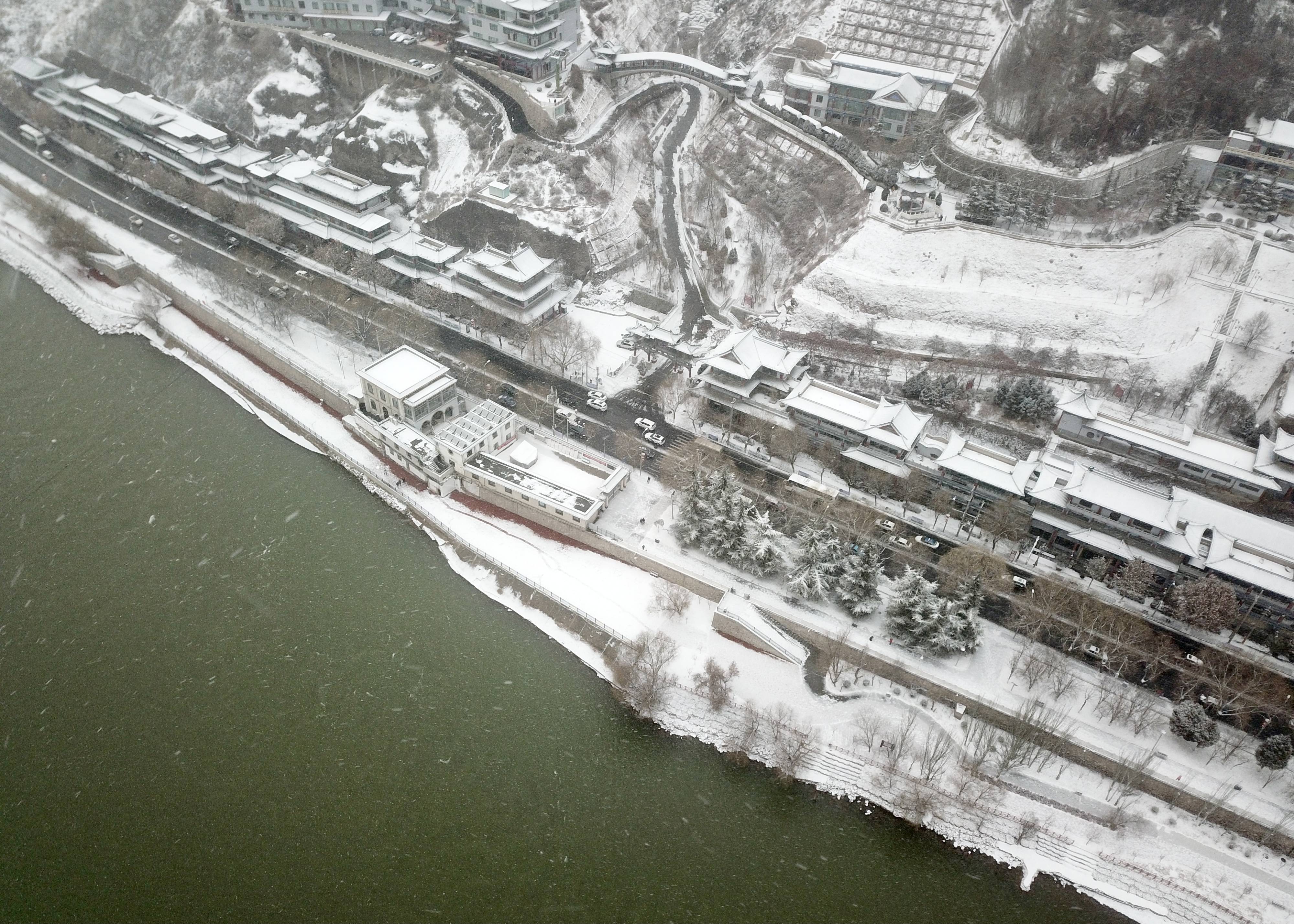 兰州下雪天雪景图片图片