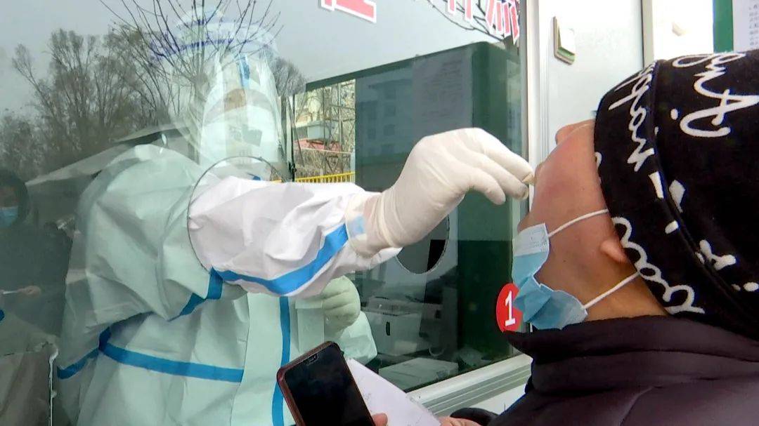 临洮人疫情防控不松懈核酸检测进行时
