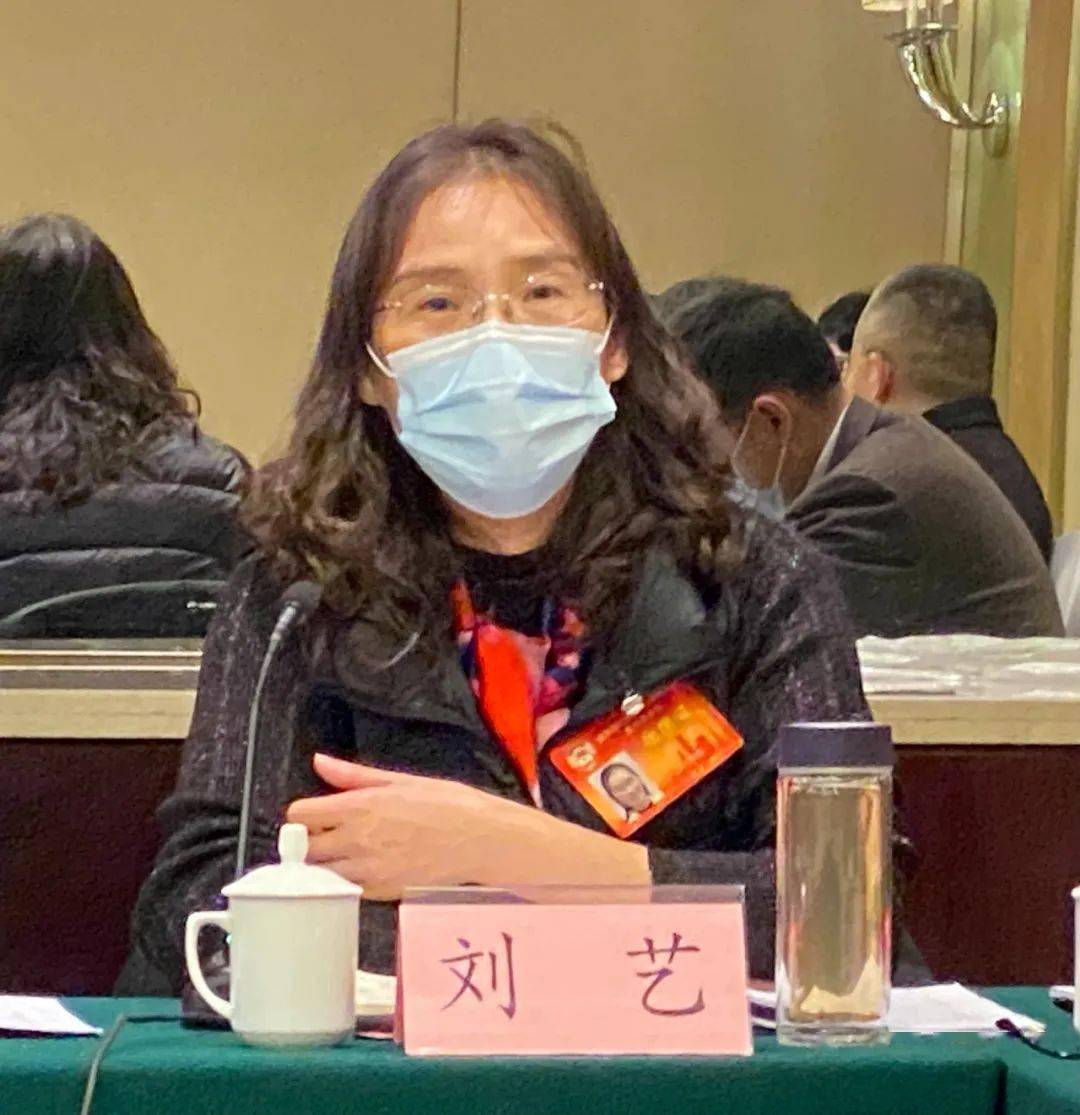 刘艺委员说,抗疫斗争过程是一次深层次解放思想洗礼,展现了空前团结和