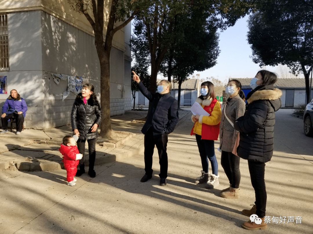 机关党支部书记张立学带领下沉党员服务队来到蔡甸街高湖社区,指导