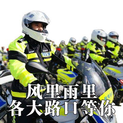 严查下雨天也不休息蚌埠交警风里雨里各大路口等着你