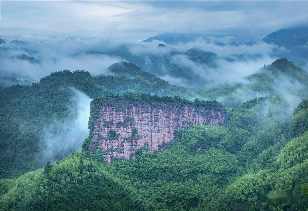 又称港头隘,地处赣闽浙三省交界处,雄踞于武夷山脉与仙霞山脉交汇点