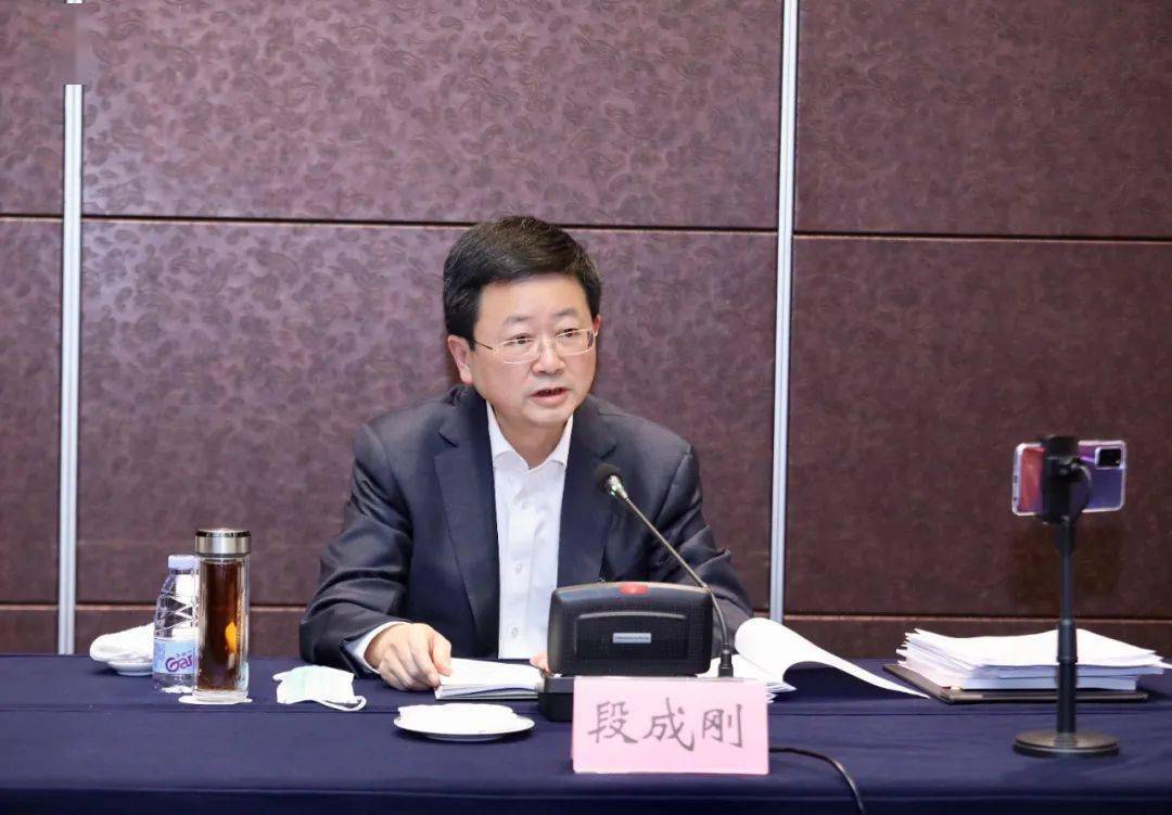 段成刚在参加渝北代表团审议时强调围绕中心服务大局为推动重庆经济