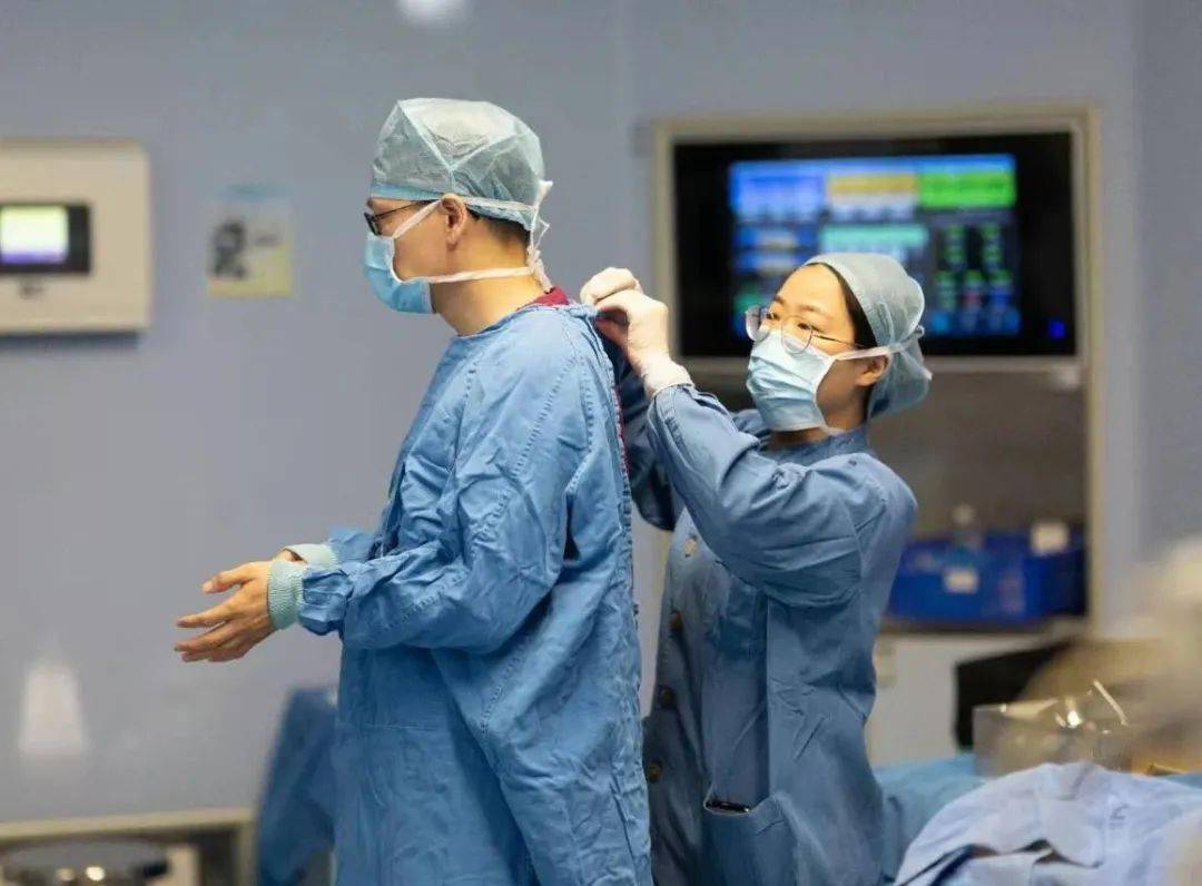 聚焦医疗技术73丨手足外科:宫颈癌术后淋巴水肿行走难 毫米之下绣