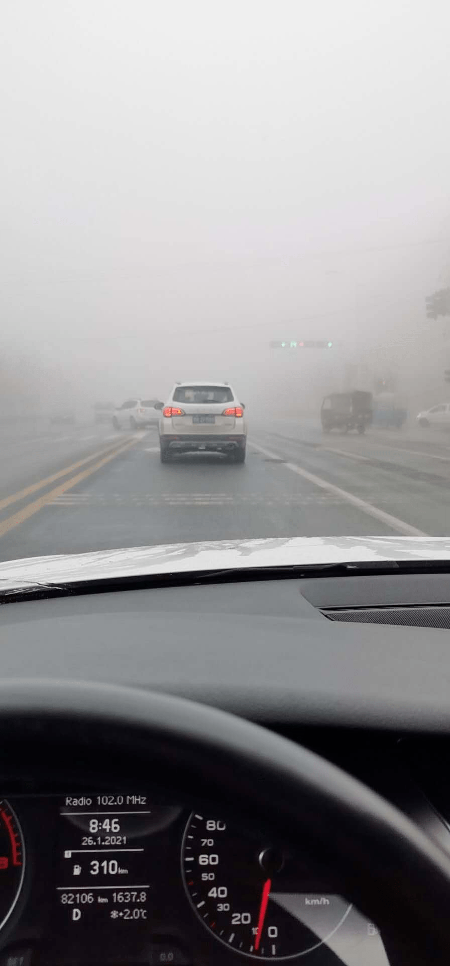 开车在路上是这样的还有雾天