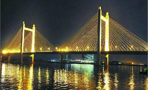 水东湾大桥亮灯了茂名夜空又添一抹亮色