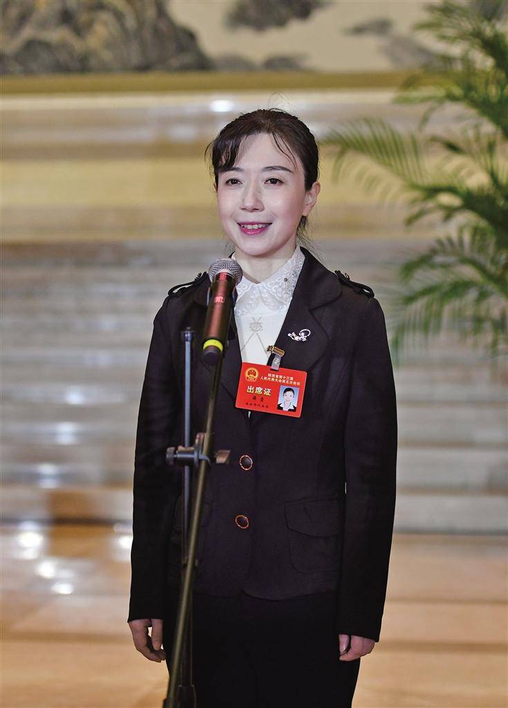 薛莹说,国家大力倡导"工匠精神",作为一名基层代表,要将国家的倡导