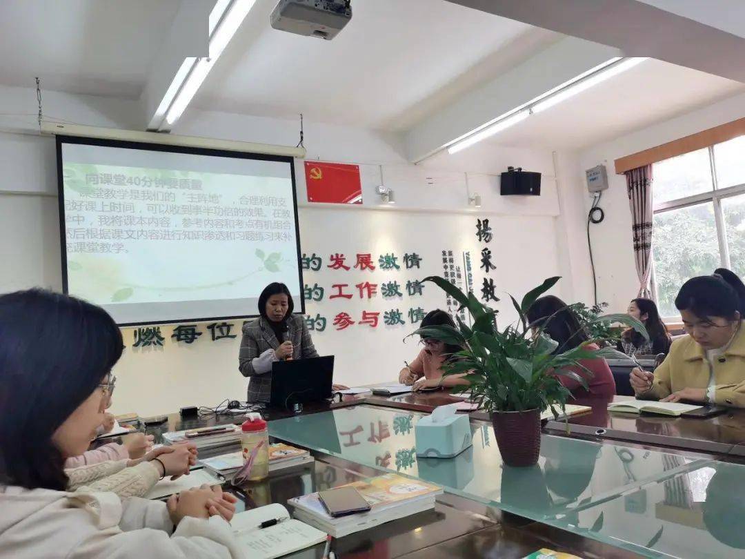 五,六年级的黄文婷老师和刘文达老师则从基础,语文实践,文言文,阅读