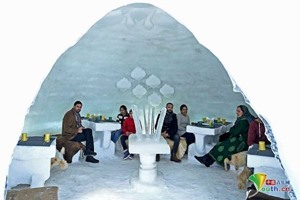 克什米尔旅馆老板打造冰屋吸引游客