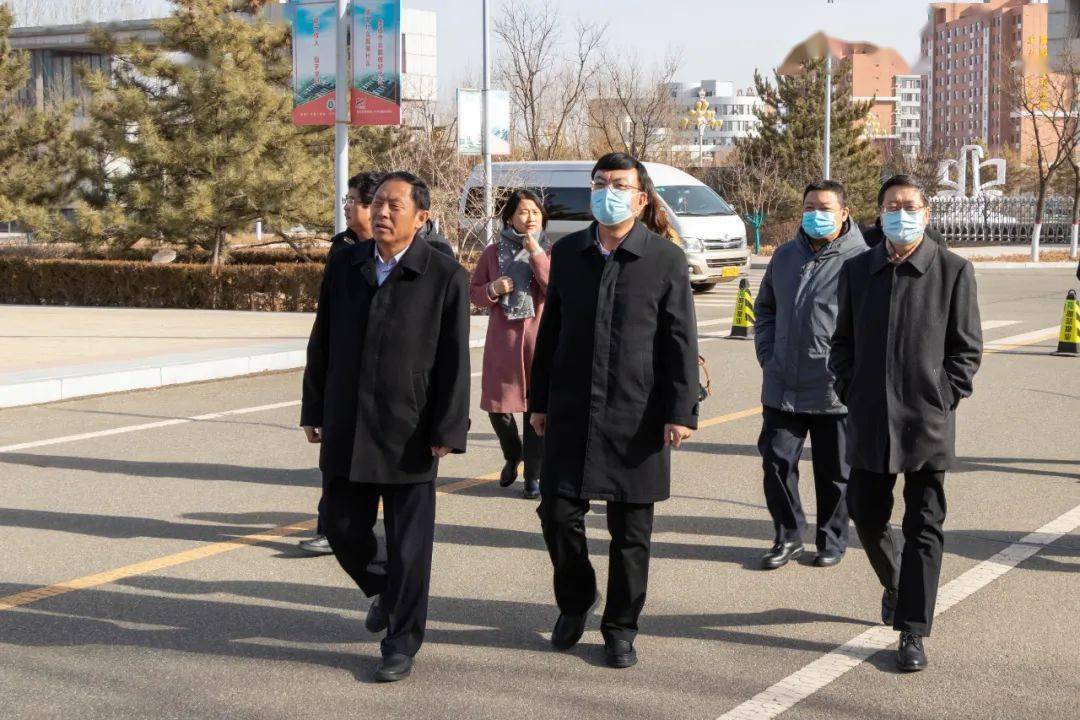 鄂尔多斯市教育体育局党组书记局长王健深入市直属4所学校实地查看