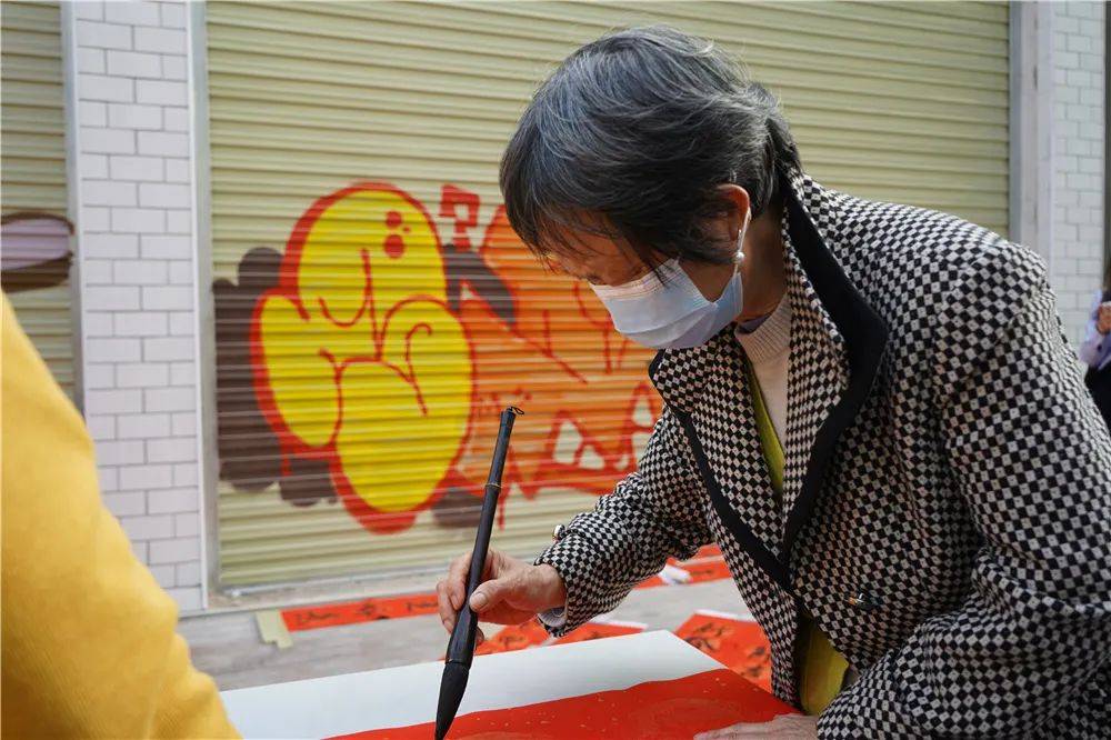 女儿陈祯,惠州市老年大学书法研究会会长杨绍荣,副会长周小英,会员陈